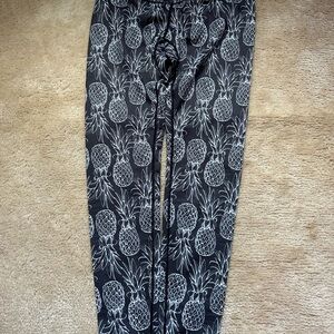 Love Fitness small Black and White Pineapple Print leggings